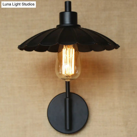 Vintage Style Scalloped Bedside Sconce Wall Lamp With Metallic Texture - 1 Light In Black/Rust And