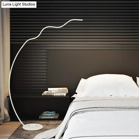 Wave-Shaped Led Metal Standing Lamp With Warm/White Light - Contemporary Floor Lighting