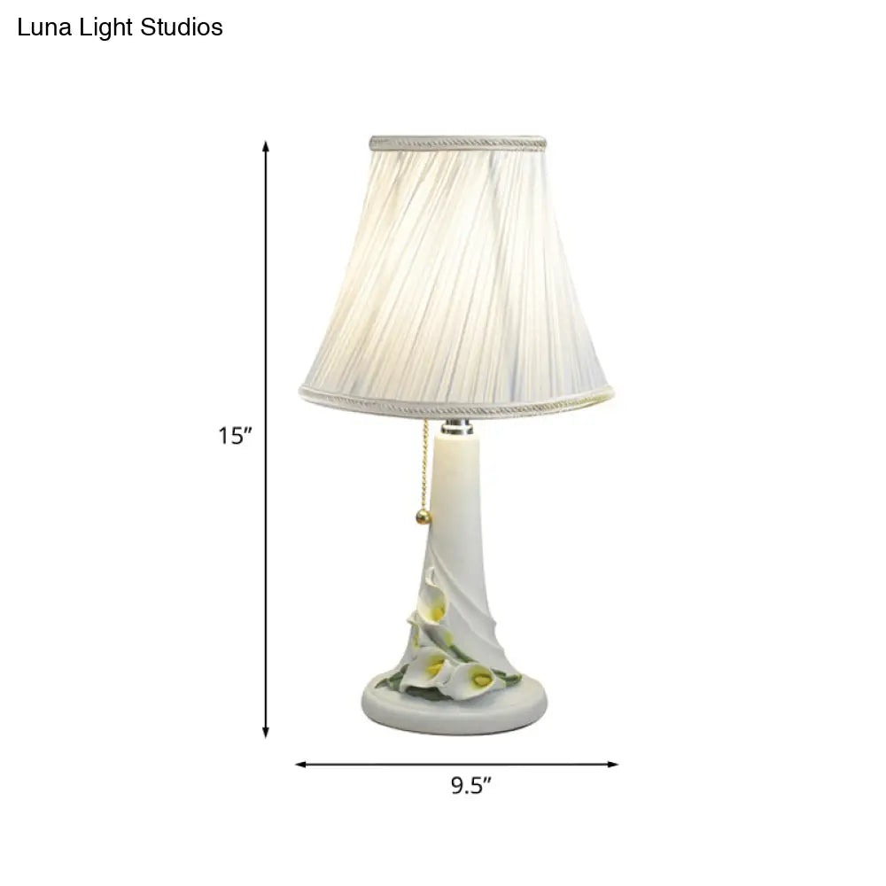 White Fabric Nightstand Lamp: 1 Head Bell Night Light With Calla Lily Resin Base & Pull Chain